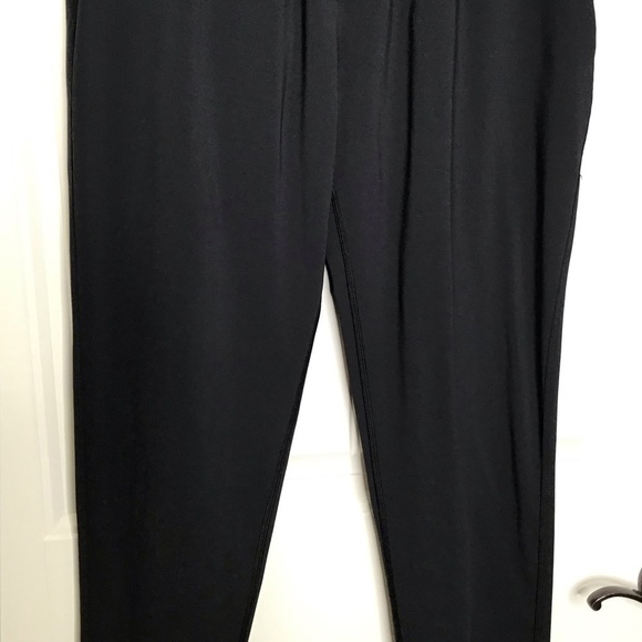 Lululemon Jet Pant in Black. - Picture 3 of 11